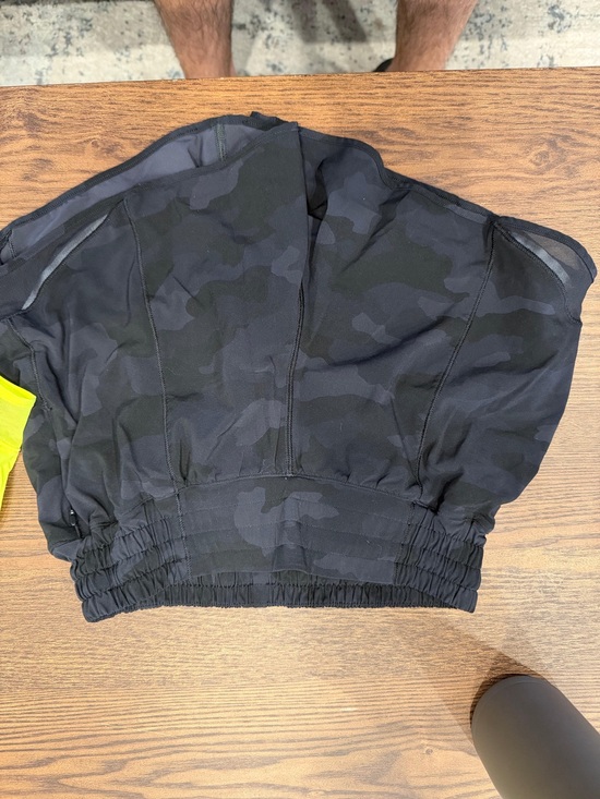 lululemon athletica Pants - lululemon athletica Women's Black Camo shorts
